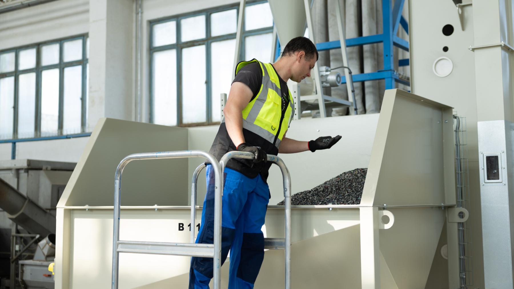 Stará lednice skrývá suroviny pro nové produkty. Praktik System ukazuje, co vše se dá vrátit do výroby